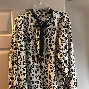 Elloqui plus size animal print blouse!  New